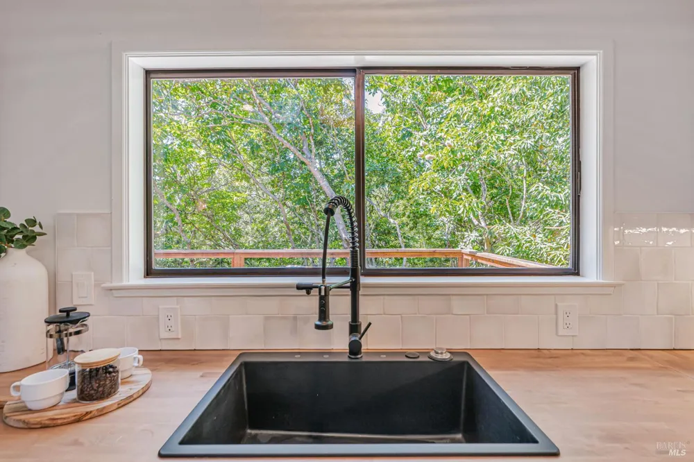 240 Vila Road Forestville, CA 95436