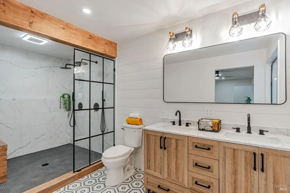 240 Vila Road Forestville, CA 95436