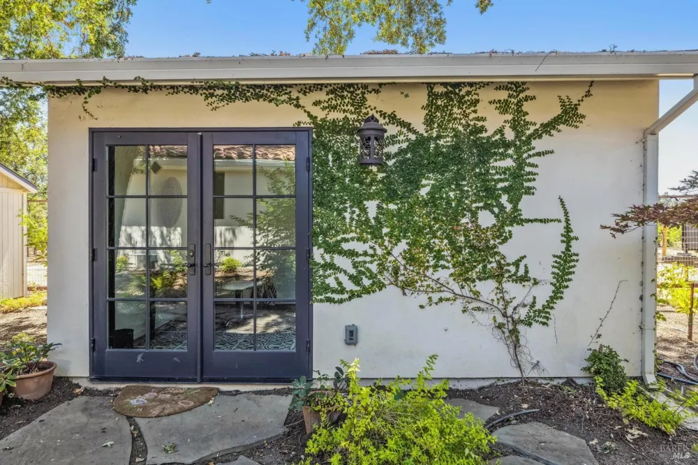 1929 Mora Avenue Calistoga, CA 94515