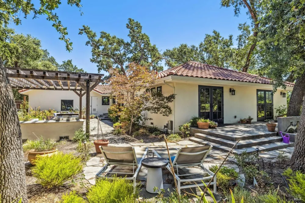 1929 Mora Avenue Calistoga, CA 94515