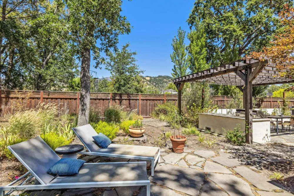 1929 Mora Avenue Calistoga, CA 94515