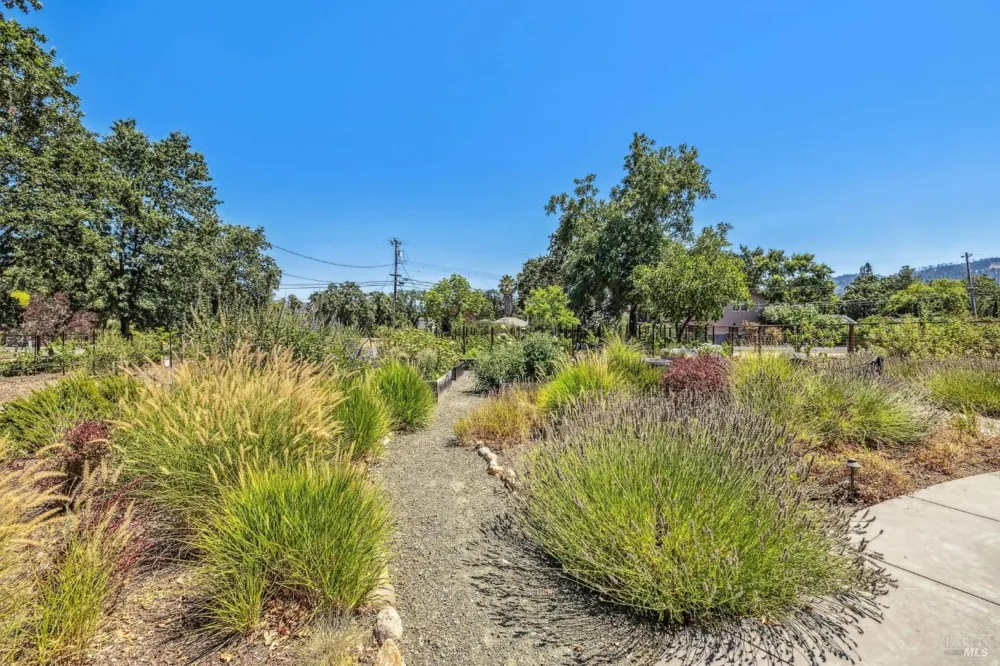 1929 Mora Avenue Calistoga, CA 94515