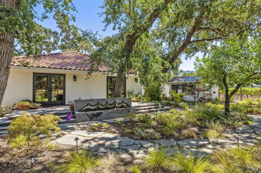 1929 Mora Avenue Calistoga, CA 94515