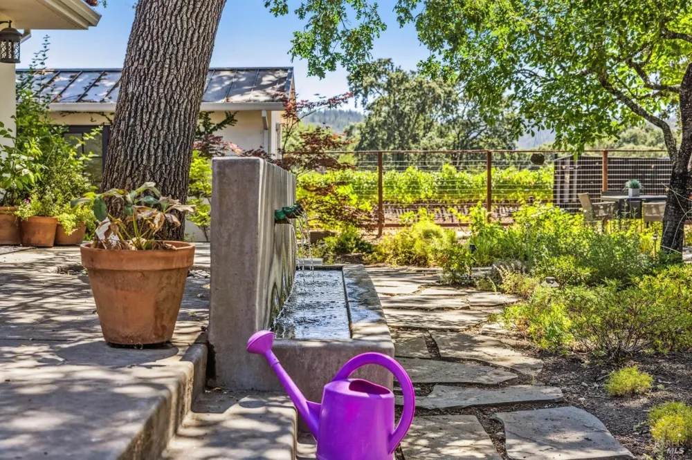 1929 Mora Avenue Calistoga, CA 94515