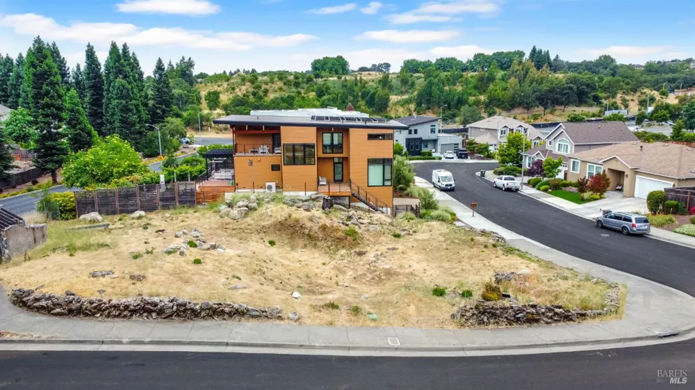 2100 Vintage Circle Santa Rosa, CA 95404