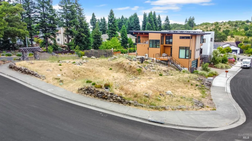 2100 Vintage Circle Santa Rosa, CA 95404