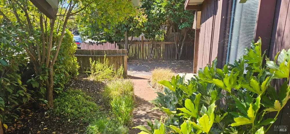 523 Center Street Healdsburg, CA 95448