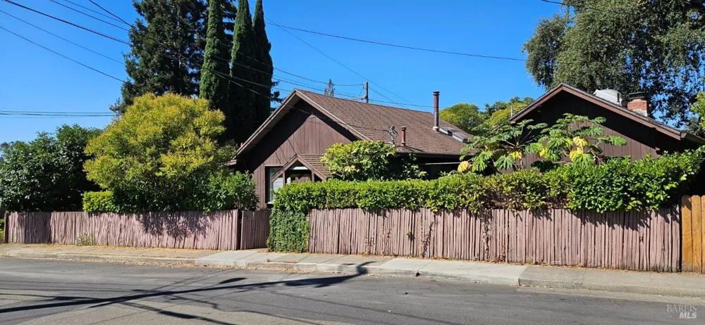 523 Center Street Healdsburg, CA 95448