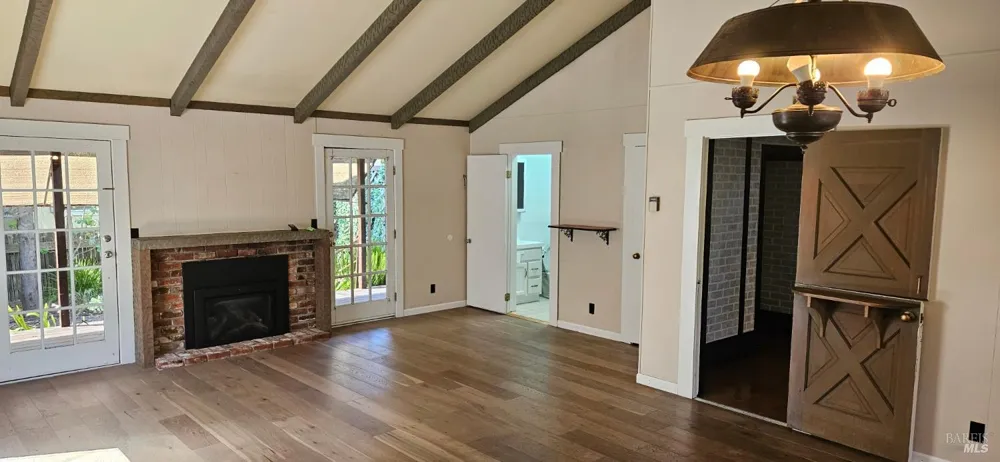 523 Center Street Healdsburg, CA 95448