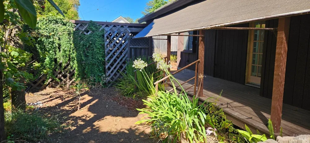 523 Center Street Healdsburg, CA 95448