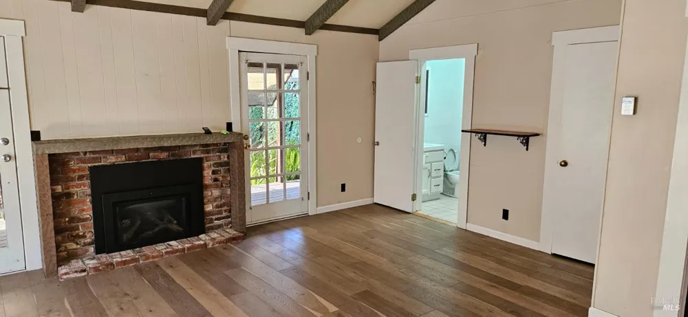 523 Center Street Healdsburg, CA 95448