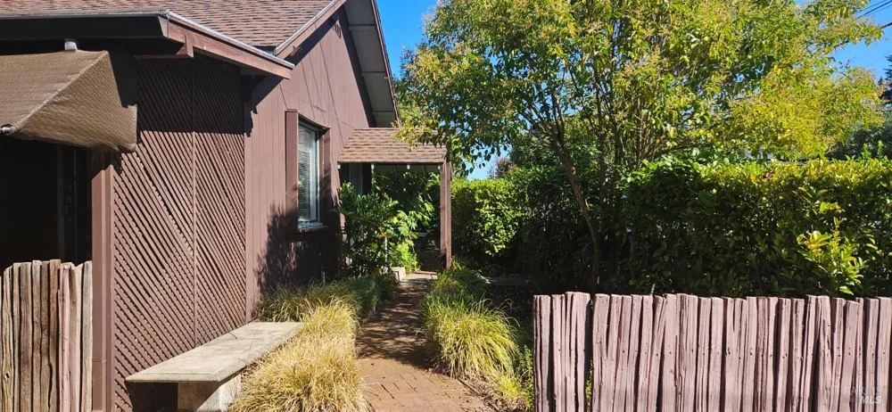 523 Center Street Healdsburg, CA 95448