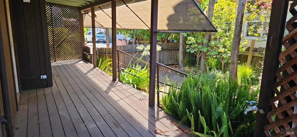 523 Center Street Healdsburg, CA 95448