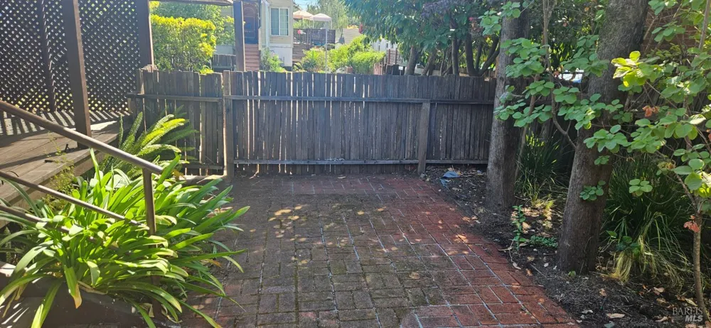 523 Center Street Healdsburg, CA 95448