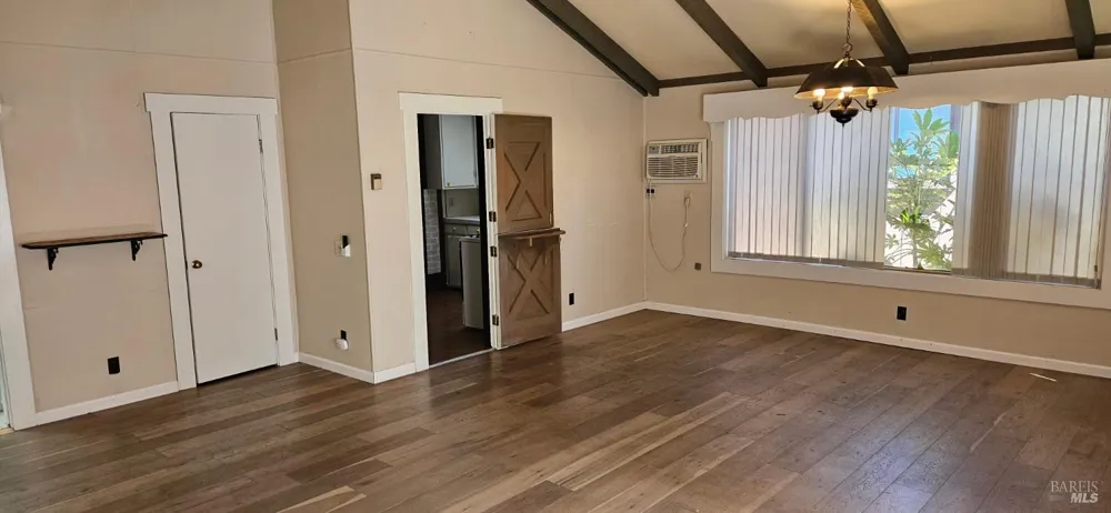 523 Center Street Healdsburg, CA 95448