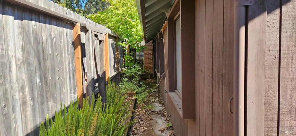 523 Center Street Healdsburg, CA 95448