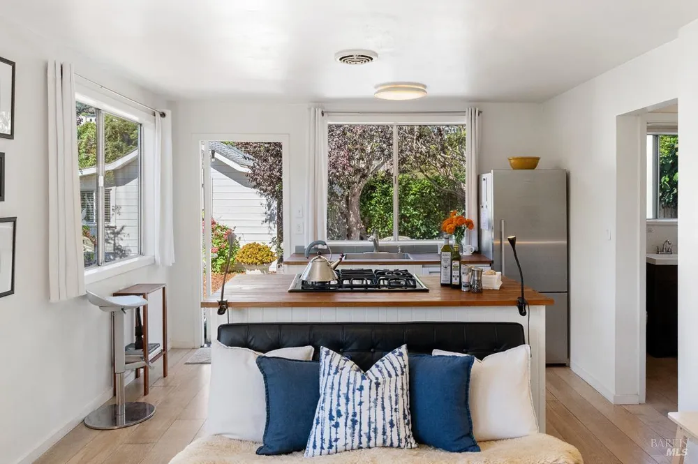 40 Arenal Avenue Stinson Beach, CA 94970