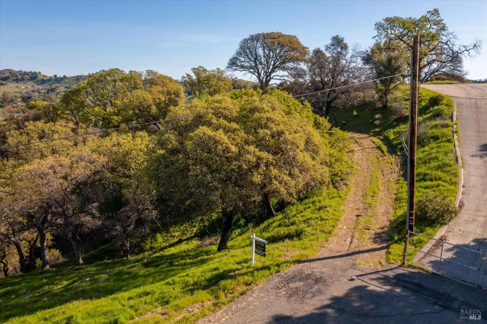 7031 Robindale Lane Vacaville, CA 95688