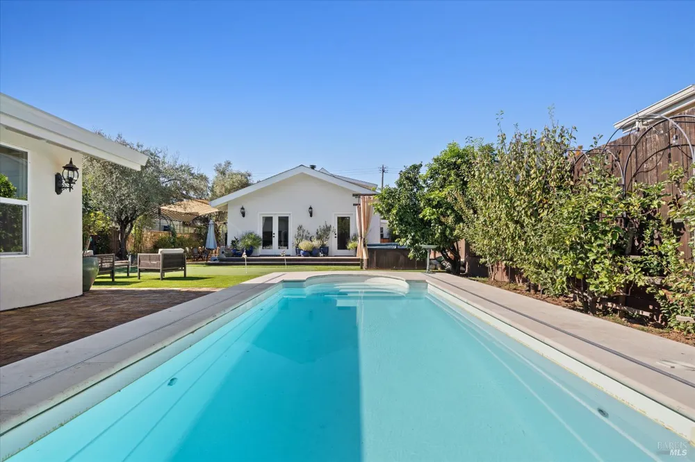620 Brown Street Healdsburg, CA 95448