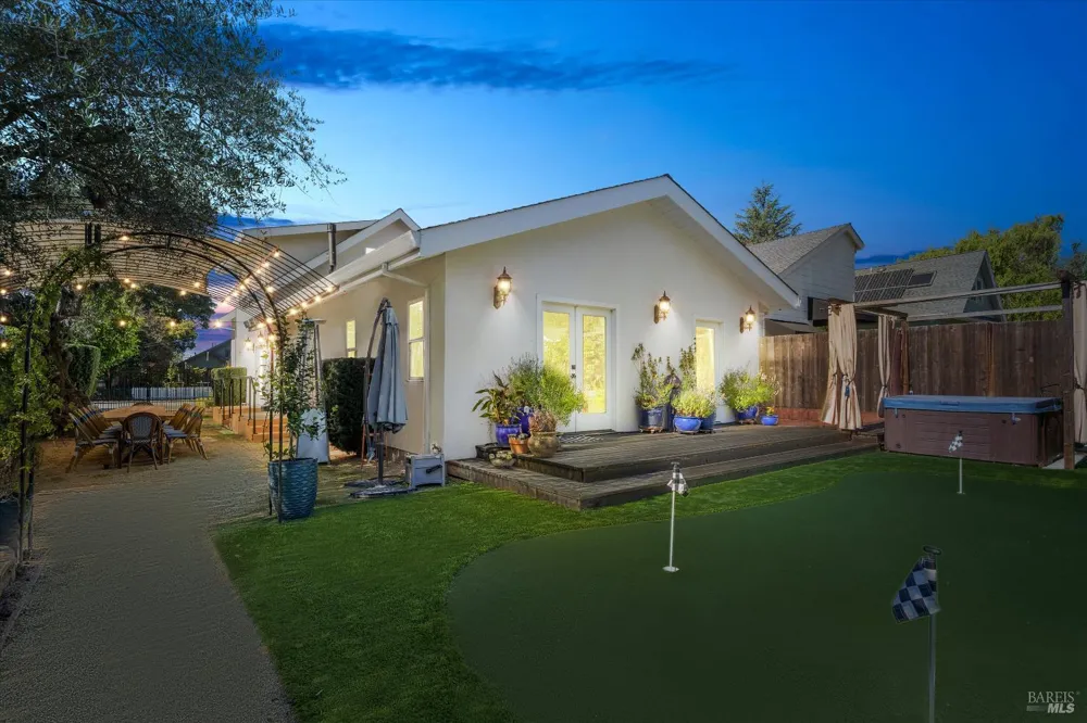 620 Brown Street Healdsburg, CA 95448