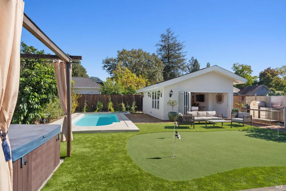 620 Brown Street Healdsburg, CA 95448