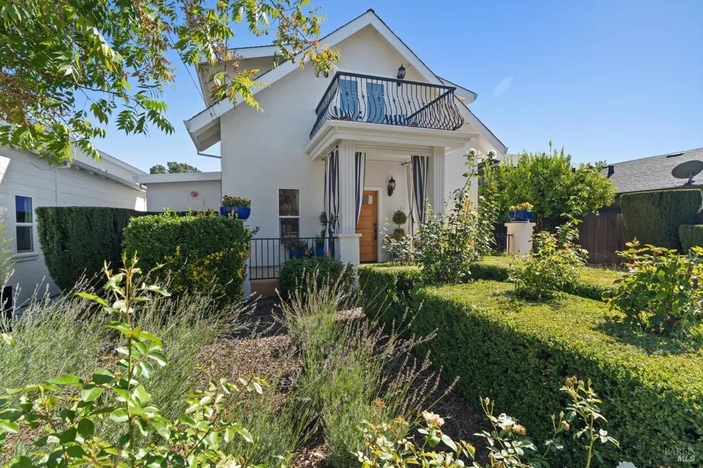 620 Brown Street Healdsburg, CA 95448