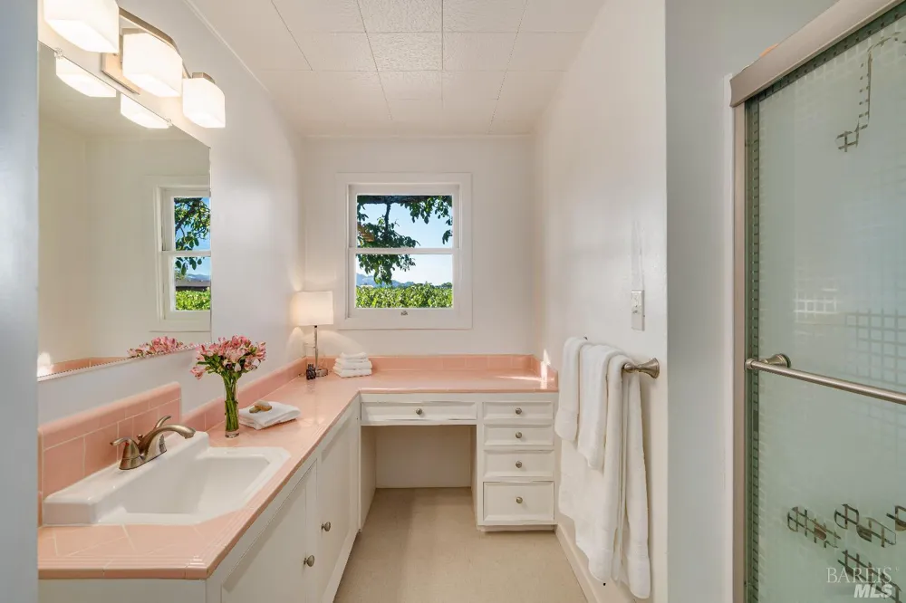 1234 Davis Lane St. Helena, CA 94574