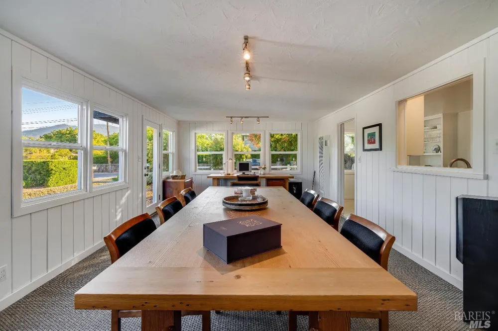 1234 Davis Lane St. Helena, CA 94574