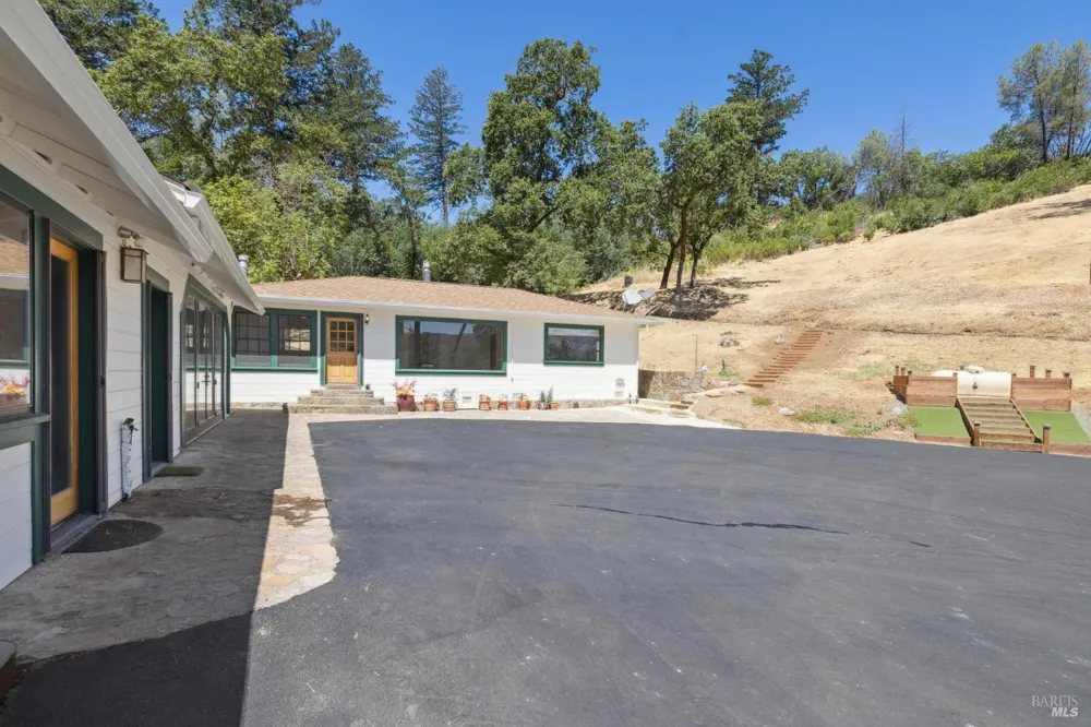 1200 Bennett Lane Calistoga, CA 94515