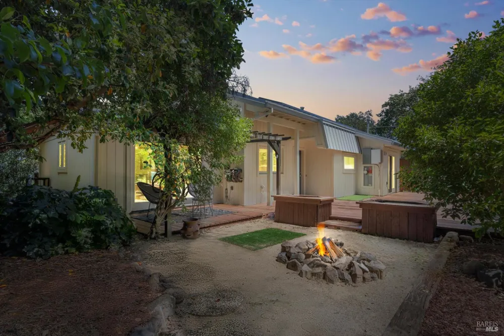 10 Waldruhe Heights Glen Ellen, CA 95442