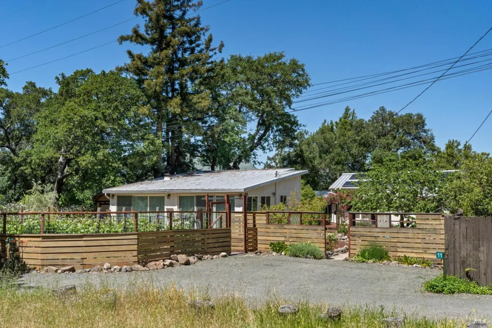 10 Waldruhe Heights Glen Ellen, CA 95442