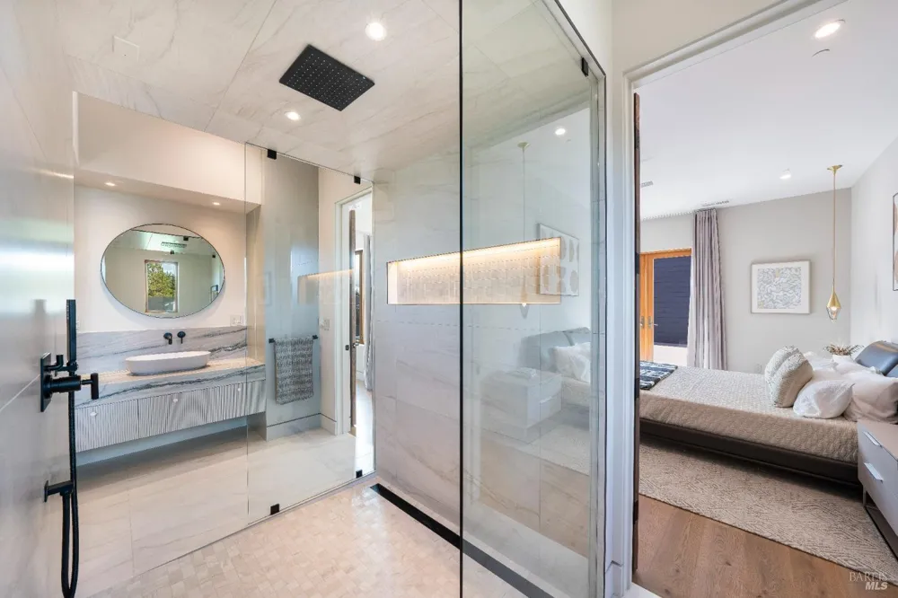 991 Grove Street Healdsburg, CA 95448