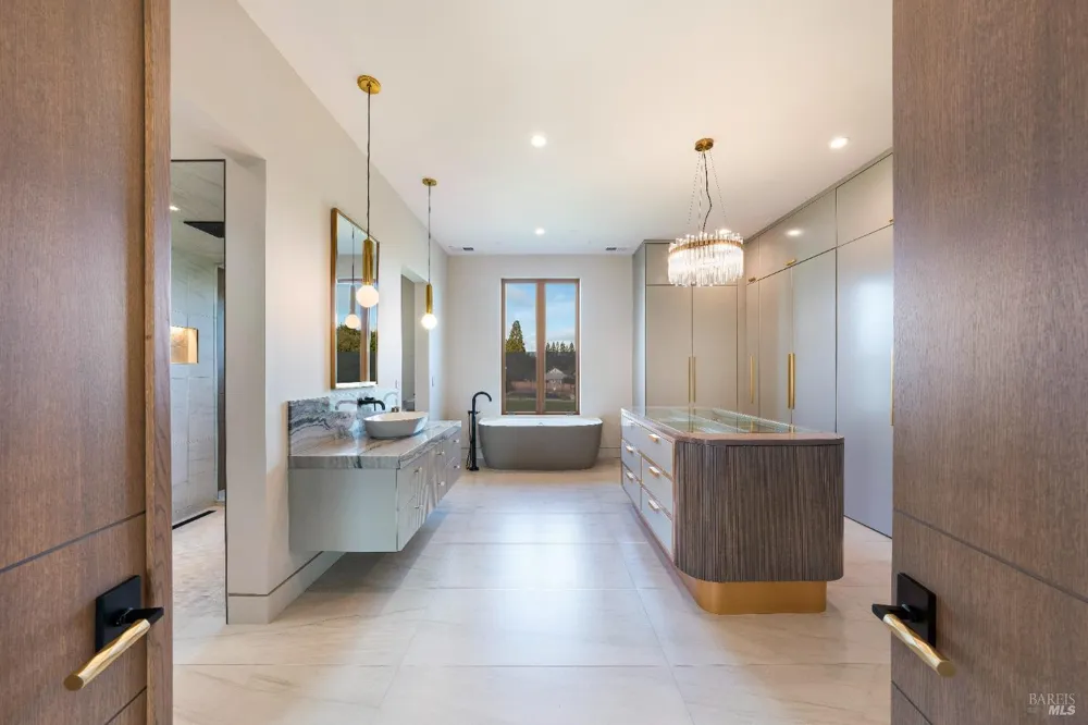 991 Grove Street Healdsburg, CA 95448