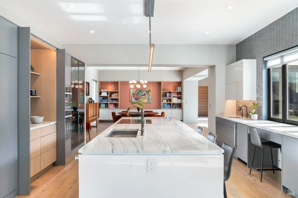 991 Grove Street Healdsburg, CA 95448