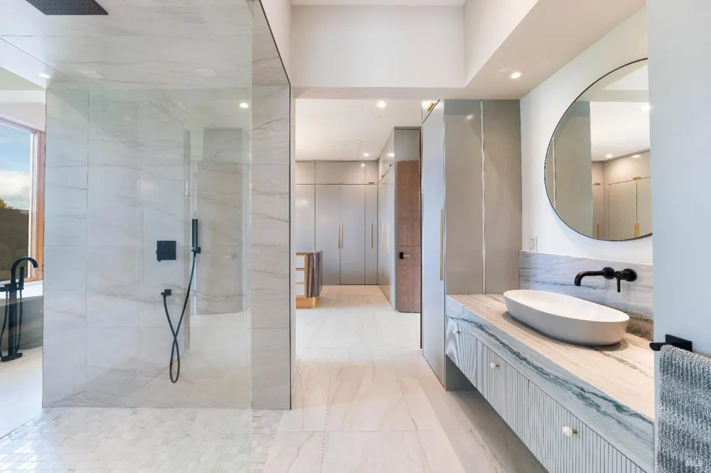 991 Grove Street Healdsburg, CA 95448
