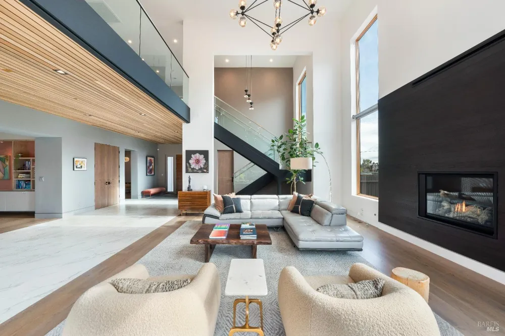 991 Grove Street Healdsburg, CA 95448