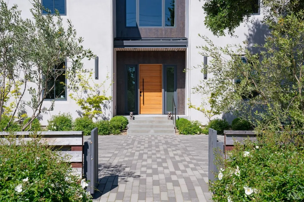 991 Grove Street Healdsburg, CA 95448