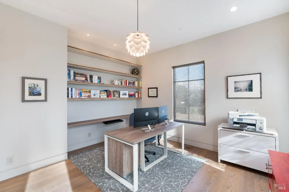 991 Grove Street Healdsburg, CA 95448