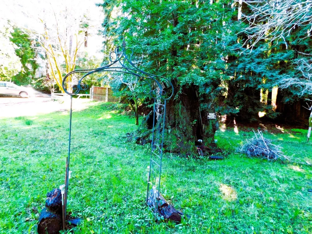 15900 Drake Road Guerneville, CA 95446