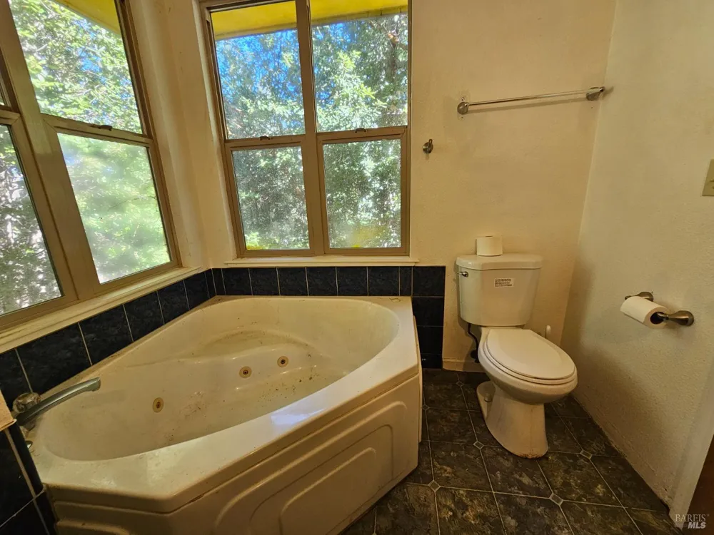 27651 Skyview Road Willits, CA 95490