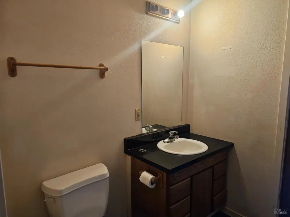 27651 Skyview Road Willits, CA 95490