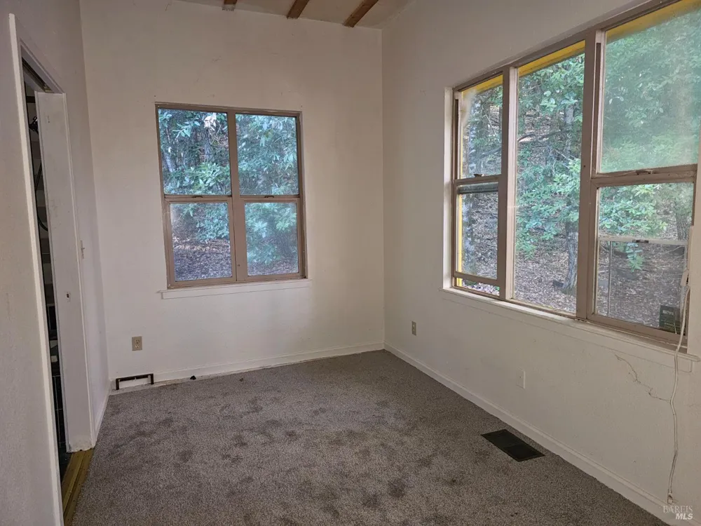 27651 Skyview Road Willits, CA 95490