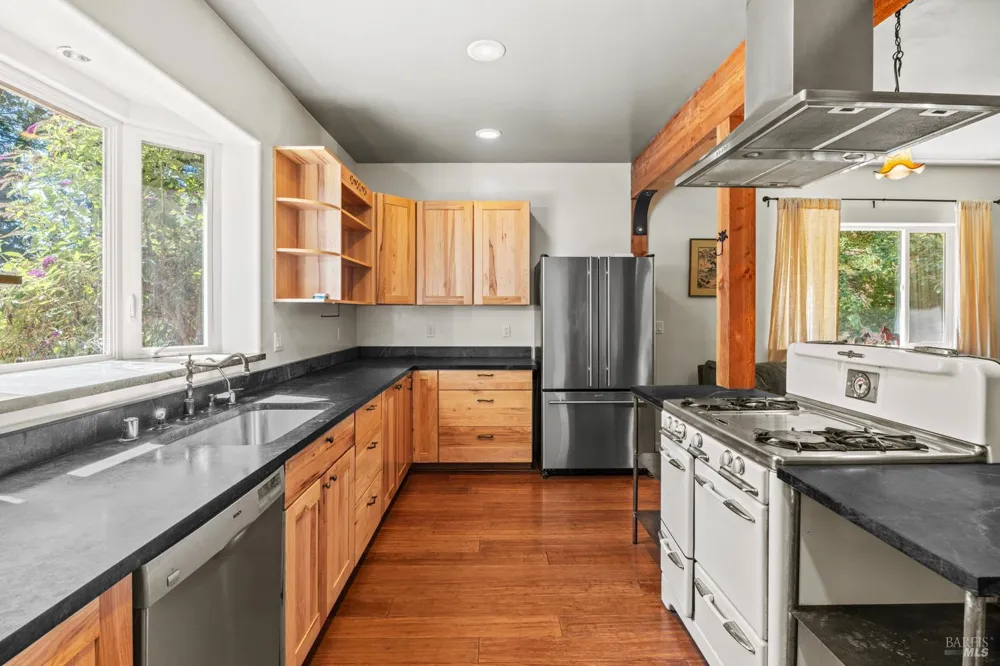 4340 Blackhawk Drive Willits, CA 95490