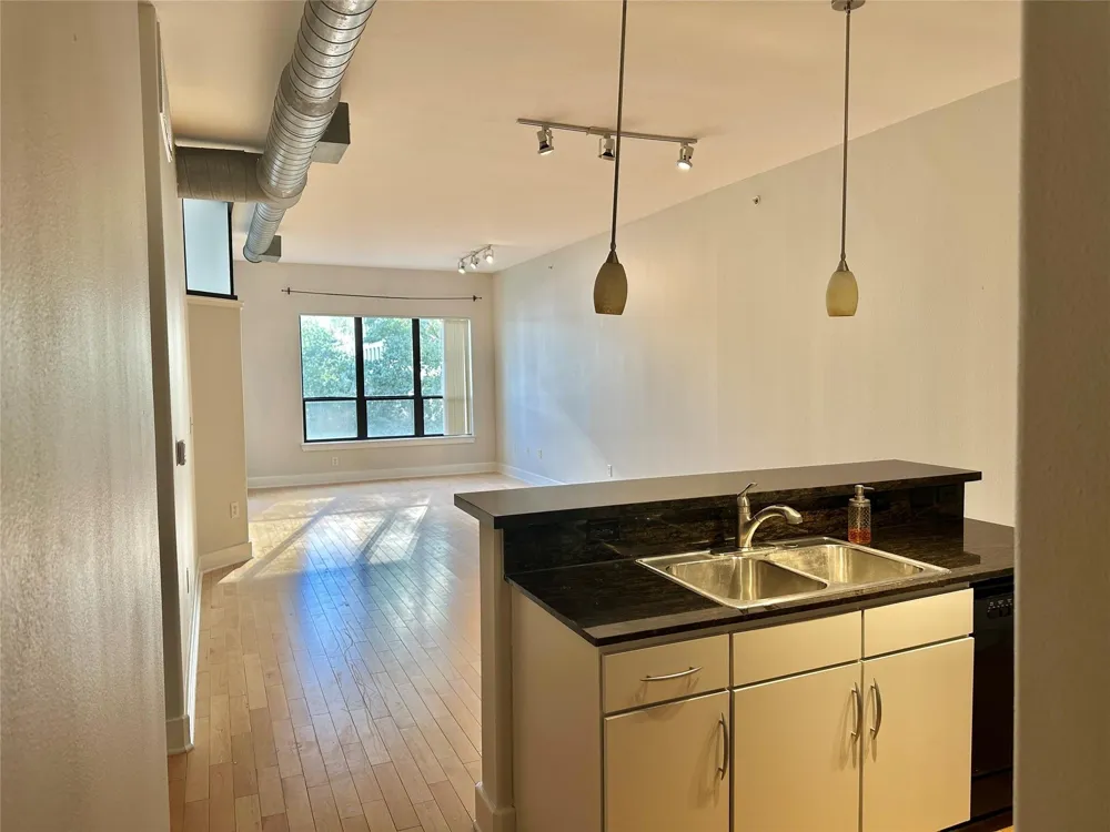 1901 Post Oak Boulevard #3215 Houston, TX 77056