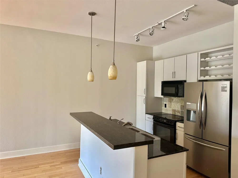 1901 Post Oak Boulevard #3215 Houston, TX 77056