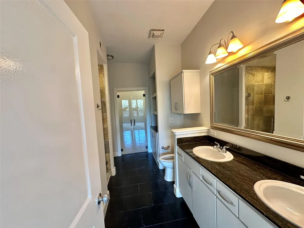 1901 Post Oak Boulevard #3215 Houston, TX 77056
