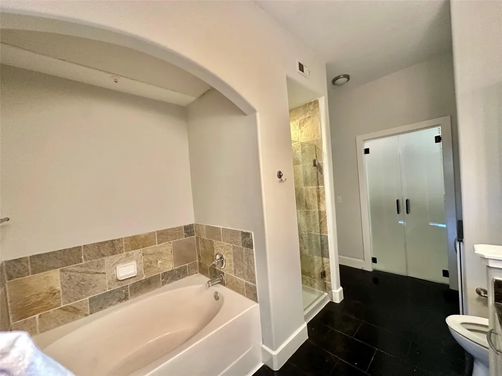 1901 Post Oak Boulevard #3215 Houston, TX 77056