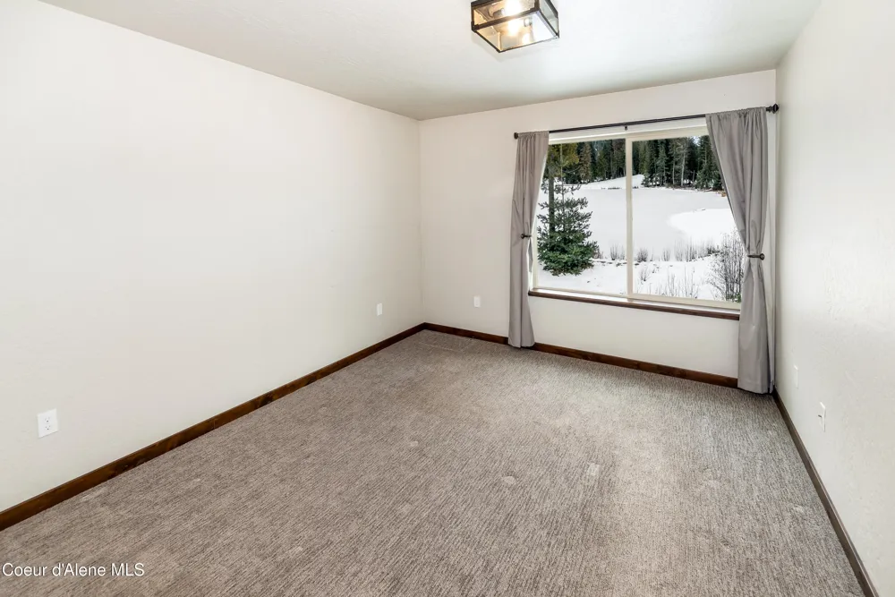 586 Fairway Drive Priest Lake, ID 83856