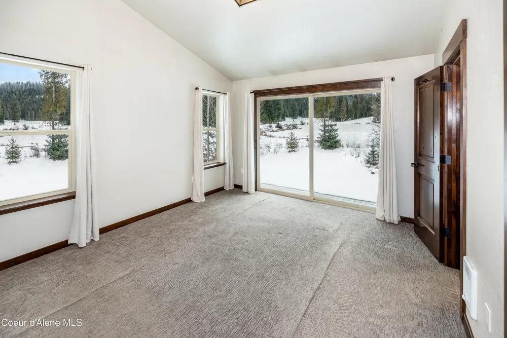 586 Fairway Drive Priest Lake, ID 83856