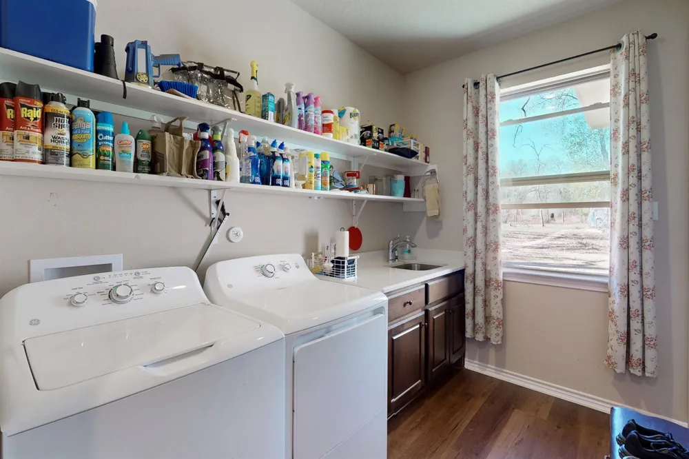 651 County Road 379 Caldwell, TX 77836